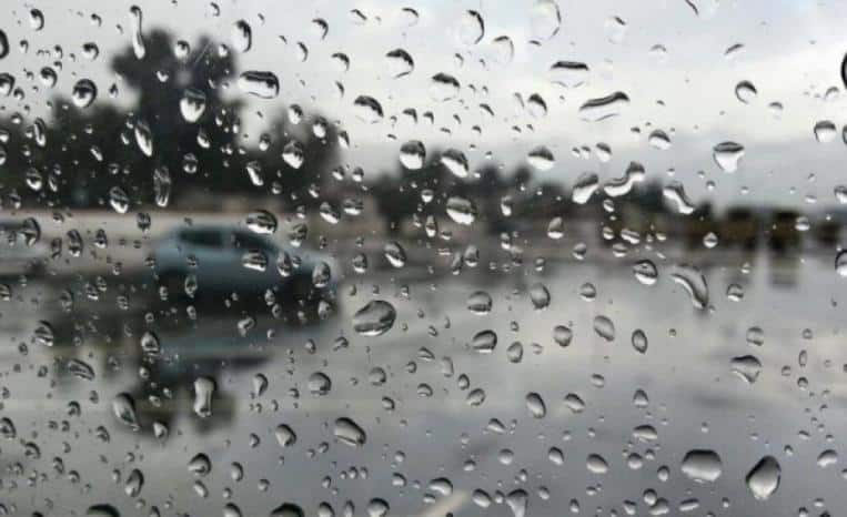 الطقس: أجواء غائمة جزئيا مع فرص لزخات الأمطار