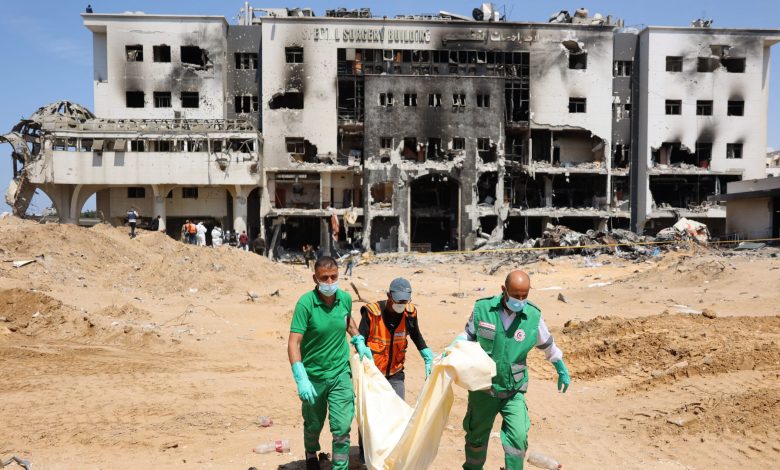 الدفاع المدني: انتشلنا جثامين 98 شهيدًا من داخل مستشفى الشفاء بغزة