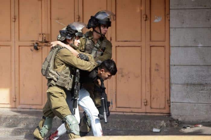 قوات الاحتلال تعتقل طفلا جنوب نابلس