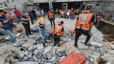 بدء عمليات انتشال جثامين الشهداء من تحت أنقاض مدينة غزة