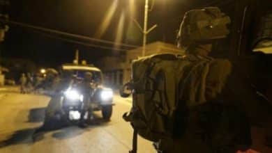 الاحتلال يسلّم 8 إخطارات بوقف العمل والبناء لمنازل مأهولة في بلدة بروقين غرب سلفيت