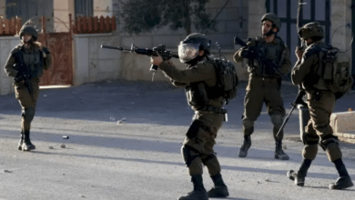 الاحتلال يصيب شاباً بالرصاص ويعتقله ويعتدي على طفل في سلواد