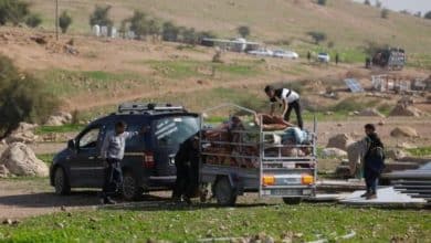 رحيل عدة عائلات عن خربة الحديدية بسبب عنف المستوطنين