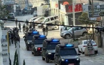 الاحتلال يشن عملية عسكرية واسعة شمال القدس ويهدم منشآت