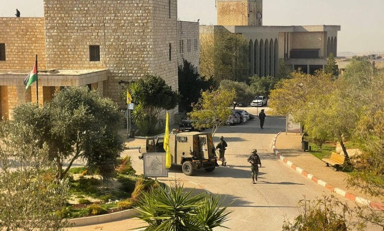 11 إصابة منها 5 بالرصاص الحي عقب اقتحام الاحتلال جامعة بيرزيت