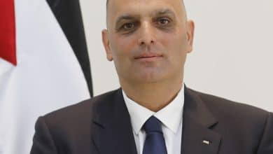 الاحتلال يُصدر قراراً بمنع وزير شؤون القدس من دخول الضفة الغربية لمدة ستة شهور