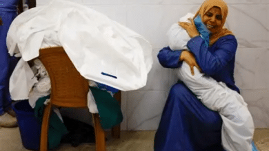 استشهاد أم وطفلها جراء احتراق خيمة في غزة وطفلة أخرى بسبب البرد القارس