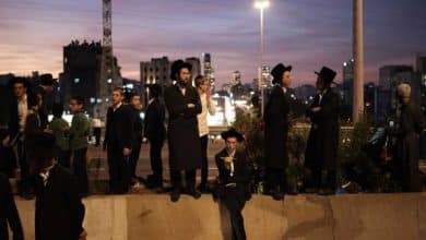 "السماء ستضاء عند منتصف الليل"… رسائل تهديد غامضة تبعث على القلق والخوف لدى المستوطنين