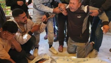 شهداء ومصابون بقصف الاحتلال منزلين في دير البلح وسط قطاع غزة