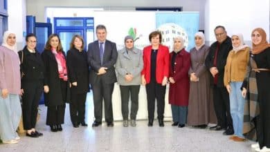 مؤسسة نُعلّم لفلسطين تسلم عدداً من أجهزة الحاسوب المحمولة إلى المعهد الوطني للتدريب التربوي بدعم من بنك فلسطين