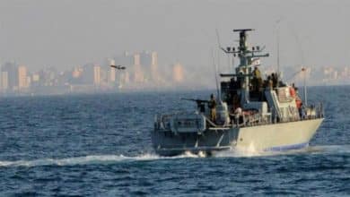 مصابان بنيران زوارق الاحتلال في رفح