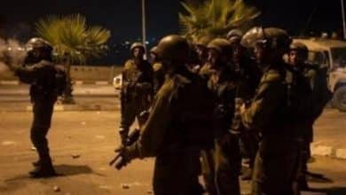 إصابة مواطنين بالرصاص الحي في الظاهرية والاحتلال يقتحم عدة مواقع في محافظة الخليل