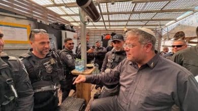 بن غفير يقتحم محيط المسجد الأقصى وبواباته في الجمعة الأولى من رمضان