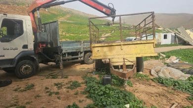 مستوطنون يجبرون 15 عائلة على تفكيك مساكنها والرحيل عنها في الأغوار
