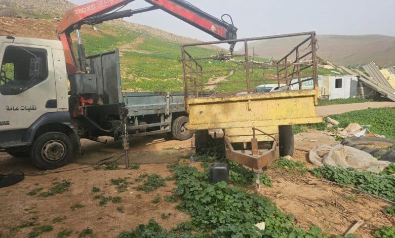 مستوطنون يجبرون 15 عائلة على تفكيك مساكنها والرحيل عنها في الأغوار