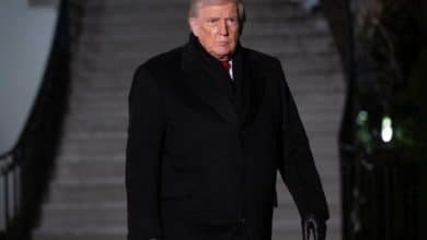 عقب لقاء مسقط.. ترمب يشيد بالمحادثات مع إيران ويلوّح مجددًا بإرسال أسطول بحري ضخم