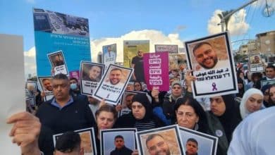 المئات يتظاهرون في الداخل المحتل احتجاجا على استفحال الجريمة وتواطؤ شرطة الاحتلال