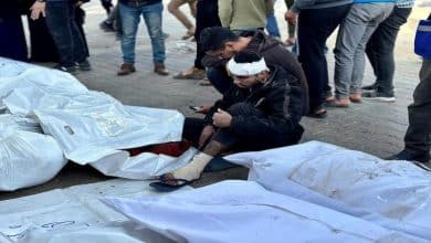 3 شهداء بينهم طفلة إثر قصف للاحتلال على دير البلح وغزة