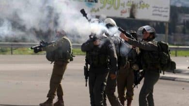 إصابات بالاختناق خلال اقتحام قوات الاحتلال بلدة بيت أمر شمال الخليل