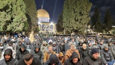 35 ألف مصل يؤدون صلاتي العشاء والتراويح في المسجد الأقصى