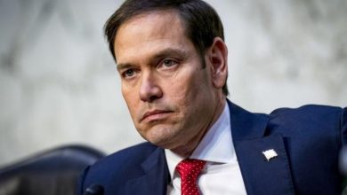 وزير الخارجية الإيراني يهدّد بـ"تحالف دولي" لفتح مضيق هرمز