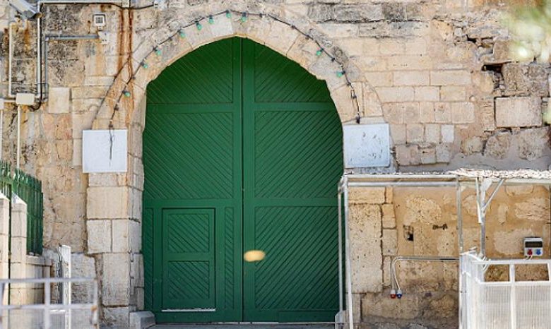 الاحتلال يغلق أبواب "الأقصى" لليوم الثالث بالتزامن مع فرض إغلاق على الضفة