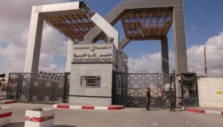 الاحتلال يعلن عزمه إعادة فتح معبر رفح الأربعاء بشكل محدود