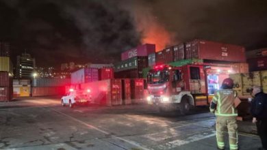 حريق واسع بميناء الحاويات في حيفا وامتداد النيران لعشرات الأمتار