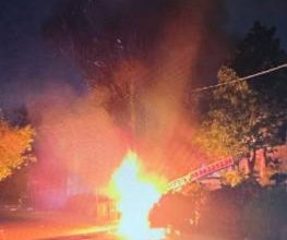 صاروخ انشطاري إيراني يضرب "تل أبيب".. قتيل وإصابات ودمار في عدة مواقع