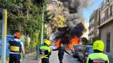 إصابات وأضرار جراء سقوط رؤوس صاروخية عنقودية إيرانية في تل أبيب