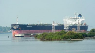 أمريكا تعفي بيع النفط الإيراني في البحار من العقوبات لمدة 30 يوما