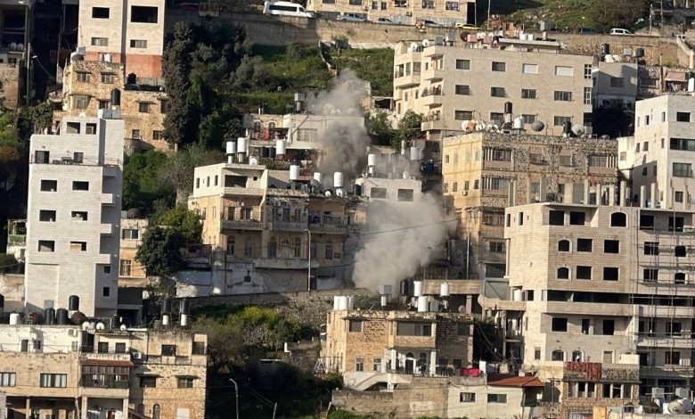 الاحتلال يفجر منزل عائلة الشهيد محمود العقاد في نابلس
