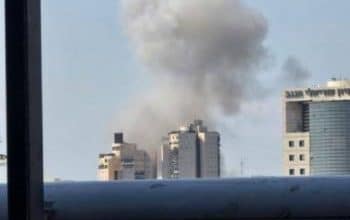 74 مصابًا جراء سقوط صاروخ في بئر السبع