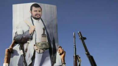 عبد الملك الحوثي إلى طهران: ‏أيدينا على الزناد وحاضرون للتدخل حينما يقتضي الأمر