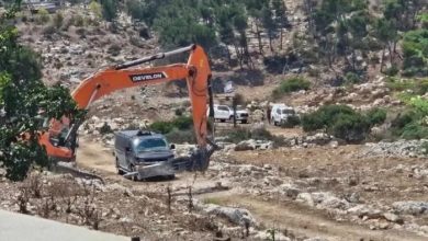 مستوطنون يواصلون تجريف أراض غرب نابلس لشق طريق استيطاني