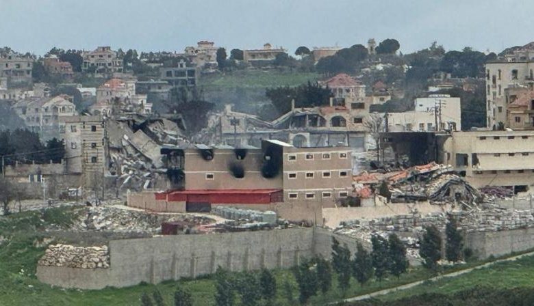 بعد حصارها وحشد قواته .. جيش الاحتلال يبدأ هجوما بريا على مدينة بنت جبيل جنوب لبنان