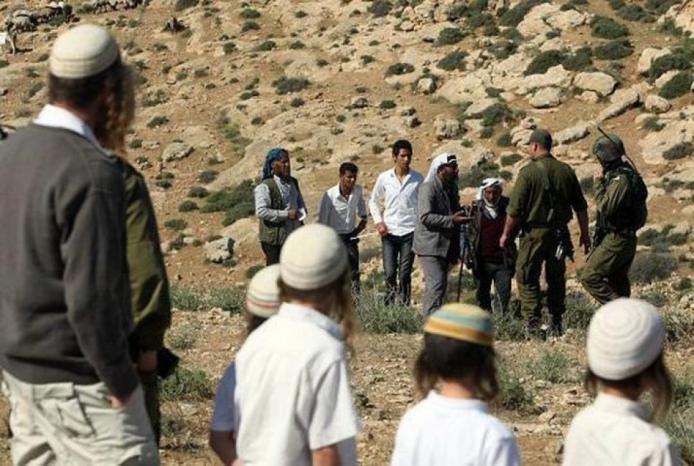 مستوطنون يقتحمون حمامات المالح بالأغوار الشمالية