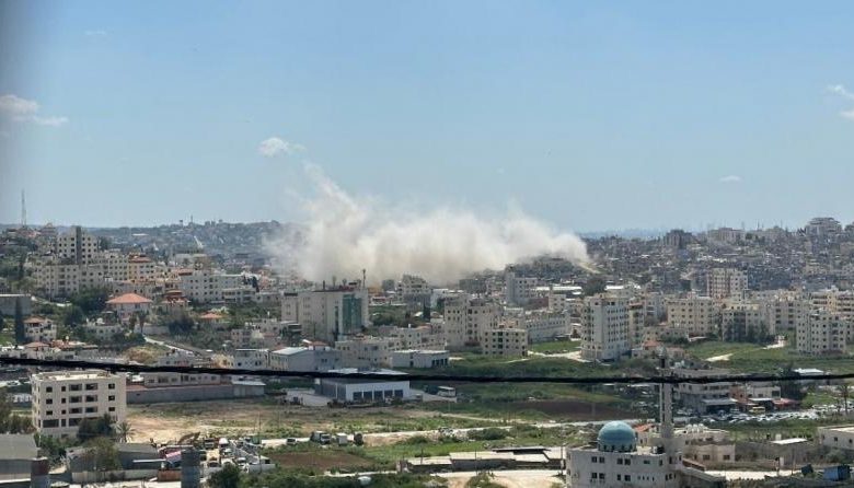 الاحتلال يفجر بناية سكنية في مخيم طولكرم