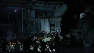 انتشال قتيلين من تحت حطام مبنى في حيفا دمره صاروخ إيراني