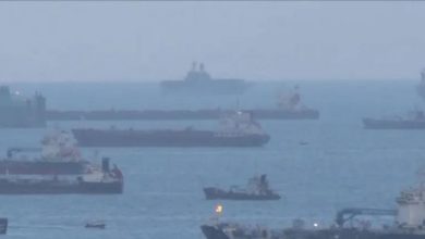 "فايننشال تايمز": تراجع كبير في عبور السفن عبر مضيق هرمز