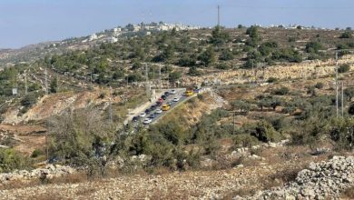 الاحتلال يغلق حاجز عين سينيا للخارجين من رام الله