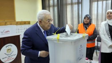 الرئيس عباس يهنئ المواطنين بـ"النجاح الكبير" للانتخابات المحلية ويعتبره انتصارا جديدا للإرادة الوطنية الفلسطينية