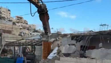الاحتلال يُجبر مواطنا على هدم منزله في حي البستان جنوب المسجد الاقصى