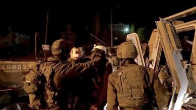قوات الاحتلال تعتقل شابين من العيزرية شرق القدس