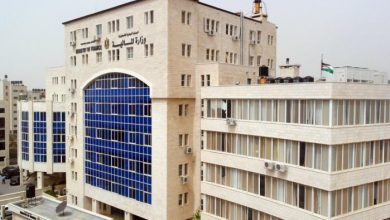 المالية تصرف 2000 شيكل لكافة الموظفين غداً الاثنين