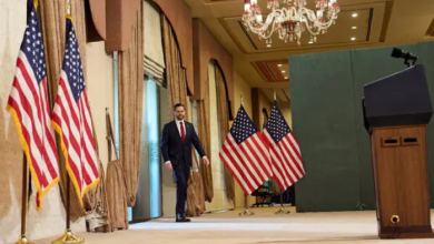 "نيويورك تايمز": توقف المسار الدبلوماسي الأمريكي الإيراني وتعليق زيارة فانس إلى باكستان