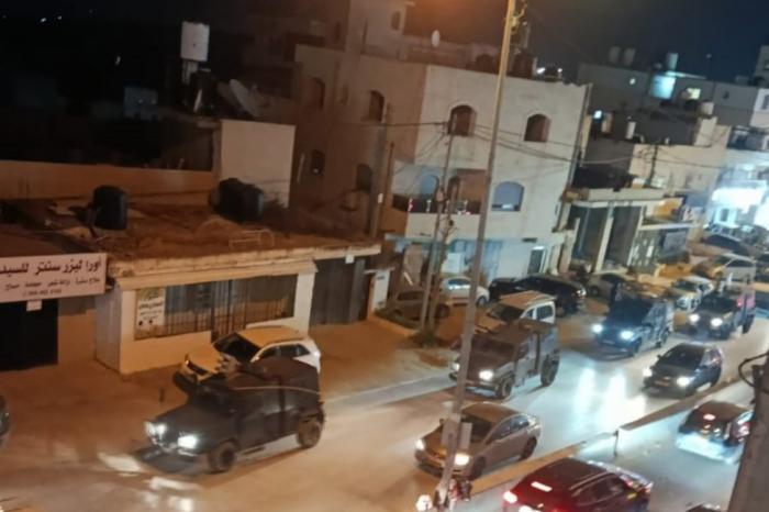 الاحتلال يقتحم مخيم قلنديا وبلدة كفر عقب