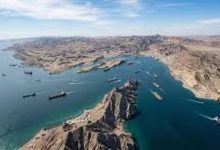 ترامب يأمر البحرية الأمريكية بإطلاق النار على أي زورق يزرع الألغام في مضيق هرمز