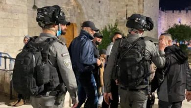 محافظة القدس: اقتحامات مستمرة واعتقالات ومداهمات عنيفة شمال المدينة