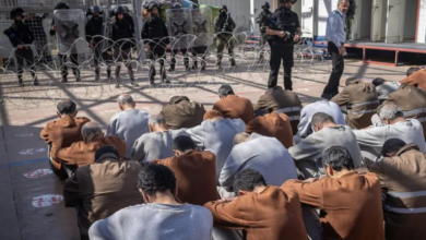 سجون الاحتلال تقيد حصول الأسرى على المعدات الطبية وسط تدهور صحي متصاعد